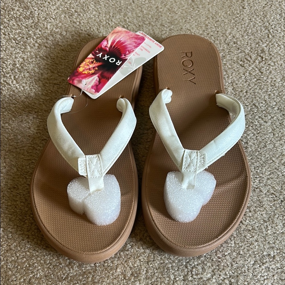 Brand new Roxy White and Tan Sandals